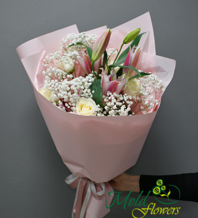 Bouquet of lilies and white roses ''Heavenly Fragrance'' photo 394x433